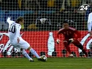 ЧС-2010: Дієго Форлан став автором першого дубля Мундіалю ЧС-2010: Дієго Форлан став автором першого дубля Мундіалю