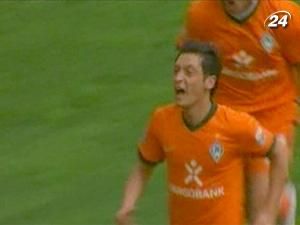 На Месута Озіла претендують низка європейський грандів На Месута Озіла претендують низка європейський грандів