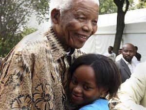 У Йоганнесбурзі проходить похорон правнучки Мандели У Йоганнесбурзі проходить похорон правнучки Мандели