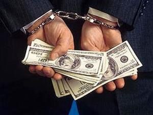 Чиновника Черновецького спіймали на хабарі у майже півсотні тисяч гривень Чиновника Черновецького спіймали на хабарі у майже півсотні тисяч гривень