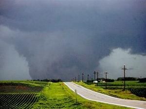 У США пронісся торнадо: 2 загинули, десятки поранені У США пронісся торнадо: 2 загинули, десятки поранені