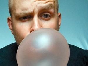 Австралійця посадили за жування жуйки Австралійця посадили за жування жуйки