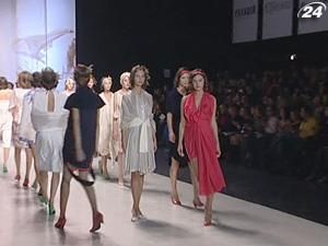 Прозорість та об'єм - головні тенденції модного сезону Прозорість та об'єм - головні тенденції модного сезону