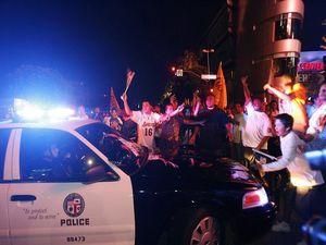 У Лос-Анджелесі заарештували близько 40 баскетбольних фанатів У Лос-Анджелесі заарештували близько 40 баскетбольних фанатів