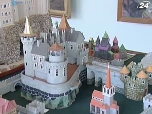 Майстер виготовляє з паперу світові архітектурні шедеври Майстер виготовляє з паперу світові архітектурні шедеври