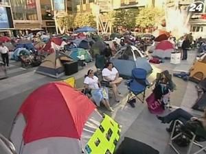 Сотні фанів очікують прем'єру "Затемнення" в наметах Сотні фанів очікують прем'єру "Затемнення" в наметах