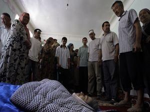 У Киргизстані, за останніми даними, загинули 240 людей У Киргизстані, за останніми даними, загинули 240 людей