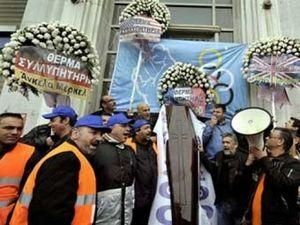 У Греції страйкарі заблокували найбільший пасажирський порт Європи У Греції страйкарі заблокували найбільший пасажирський порт Європи