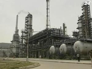 Зростання попиту на нафту в світі сповільнюється Зростання попиту на нафту в світі сповільнюється