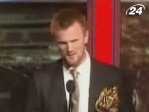 Хенрік Седін – найцінніший гравець сезону 2009/2010 років Хенрік Седін – найцінніший гравець сезону 2009/2010 років