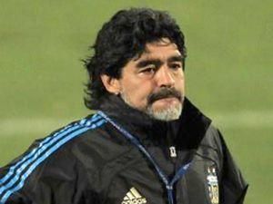 Марадона висміяв збірну Іспанії Марадона висміяв збірну Іспанії