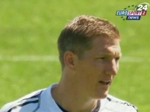 ЧС-2010: Бастіан Швайнштайгер може пропустити матч проти Англії ЧС-2010: Бастіан Швайнштайгер може пропустити матч проти Англії