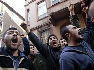 Курдські сепаратисти вбили трьох людей на турецькому блокпосту Курдські сепаратисти вбили трьох людей на турецькому блокпосту