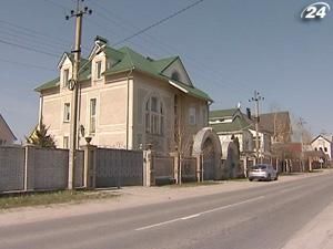 Приватні будинки у столиці та області подешевшали