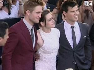 У США відбулася презентація фільму "Сутінки Сага: Затемнення" У США відбулася презентація фільму "Сутінки Сага: Затемнення"