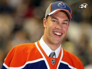 Тейлор Хол став першим номером драфту новобранців Тейлор Хол став першим номером драфту новобранців