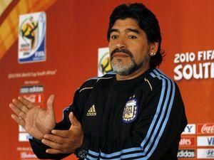 Дієго Марадона може очолити "Наполі" Дієго Марадона може очолити "Наполі"