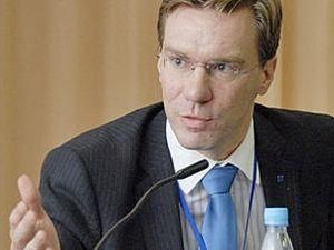 Німецького експерта, що критикував Януковича, довго не впускали в Україну Німецького експерта, що критикував Януковича, довго не впускали в Україну