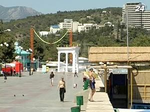 Янукович порадив чиновникам відпочивати в Україні Янукович порадив чиновникам відпочивати в Україні