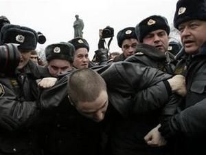 Московська міліція почала затримувати учасників акції "День гніву" Московська міліція почала затримувати учасників акції "День гніву"