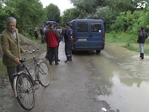 На Буковині через повінь відселили 2,5 тис. людей На Буковині через повінь відселили 2,5 тис. людей