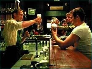 Харківські студенти прикували себе ланцюгами до прохідної заводу "Рогань" Харківські студенти прикували себе ланцюгами до прохідної заводу "Рогань"