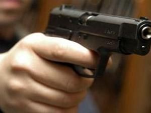 Київський суддя розстріляв юнака і намагався зґвалтувати його подругу Київський суддя розстріляв юнака і намагався зґвалтувати його подругу