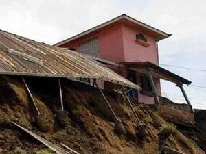 У Чернівцях зсув пошкодив магістральний газопровід У Чернівцях зсув пошкодив магістральний газопровід