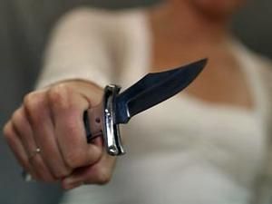 Росіянка зарізала чоловіка, щоб довести, що вона може вбити людину Росіянка зарізала чоловіка, щоб довести, що вона може вбити людину