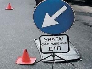 У Києві жінка збила матір з дитиною і зникла з місця ДТП У Києві жінка збила матір з дитиною і зникла з місця ДТП