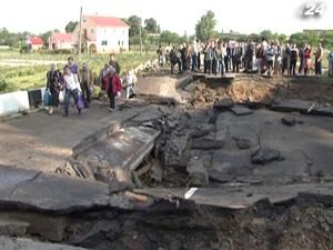 Повінь у західних регіонах вимиває кошти з бюджету Повінь у західних регіонах вимиває кошти з бюджету