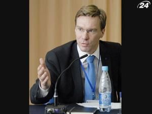 У Януковича пояснили, чому не реагують на інцидент з німецьким експертом У Януковича пояснили, чому не реагують на інцидент з німецьким експертом