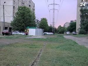 У Харкові обірваний електродріт упав на малу дитину У Харкові обірваний електродріт упав на малу дитину