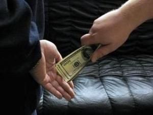 Суддю і його помічника затримали за хабарництво у Донецьку Суддю і його помічника затримали за хабарництво у Донецьку