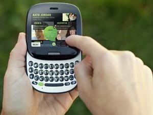 Microsoft відмовляється від мобільних телефонів Kin через провал на ринку Microsoft відмовляється від мобільних телефонів Kin через провал на ринку