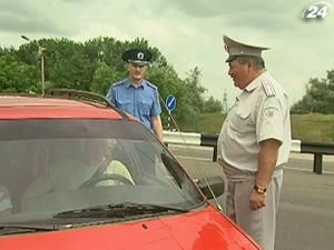 Керівник ДАІ випитував про своїх підлеглих у водіїв Керівник ДАІ випитував про своїх підлеглих у водіїв