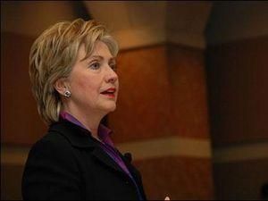 Клінтон: Ми хочемо співпрацювати з Україною у питаннях поширення демократії Клінтон: Ми хочемо співпрацювати з Україною у питаннях поширення демократії