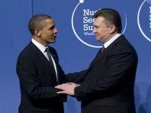 Янукович просить Обаму приїхати в Україну Янукович просить Обаму приїхати в Україну
