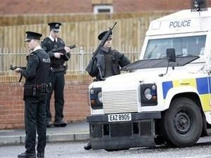 Стокгольмська поліція штурмом взяла банк і закутала грабіжника у ковдру Стокгольмська поліція штурмом взяла банк і закутала грабіжника у ковдру