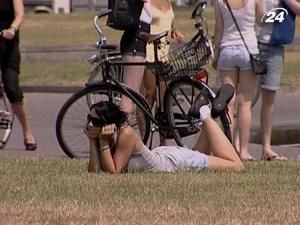 Західна Європа знемагає від спеки Західна Європа знемагає від спеки