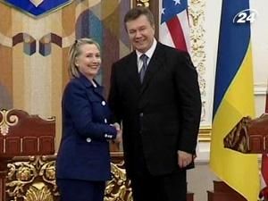 Гіларі Клінтон навідалася в Україну Гіларі Клінтон навідалася в Україну