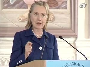 Гілларі Клінтон зустрілася з українськими студентами Гілларі Клінтон зустрілася з українськими студентами