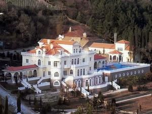 У Криму землю винзаводу забирають для дачі Януковича У Криму землю винзаводу забирають для дачі Януковича