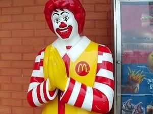 Жінка звинуватила McDonald’s у тому, що компанія змусила зробити її аборт Жінка звинуватила McDonald’s у тому, що компанія змусила зробити її аборт