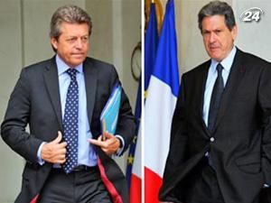 Двох французьких міністрів звинуватили у корупції Двох французьких міністрів звинуватили у корупції