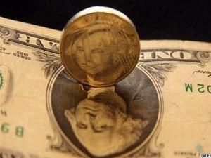 Долар продовжує дешевшати на міжбанку Долар продовжує дешевшати на міжбанку