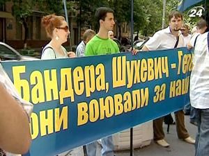 Крапку в справі геройства Романа Шухевича не поставлено Крапку в справі геройства Романа Шухевича не поставлено
