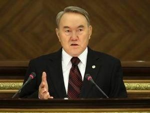 Азаров захоплюється Назарбаєвим Азаров захоплюється Назарбаєвим