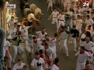 У іспанському місті Памплона відзначають свято Сан-Фермін У іспанському місті Памплона відзначають свято Сан-Фермін