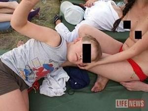 У РФ затримали сектантів, які влаштовували масові оргії з дітьми У РФ затримали сектантів, які влаштовували масові оргії з дітьми